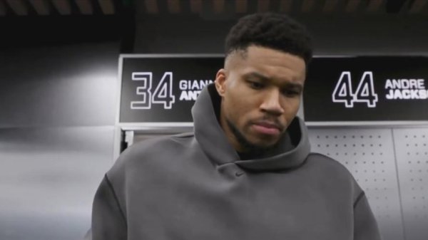 华体会体育 字母哥赛后炮轰队友：有人只顾自己，打球太独断无团队意识